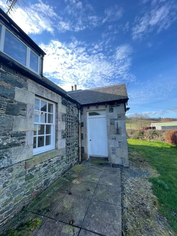 Property photo 2 of 28