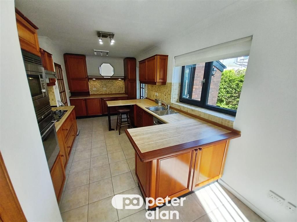 Property photo 3 of 14 Kitchen