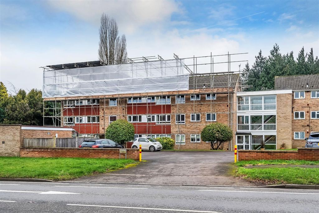 Property photo 1 of 19 6-East-Hill-Court-14.Jpg