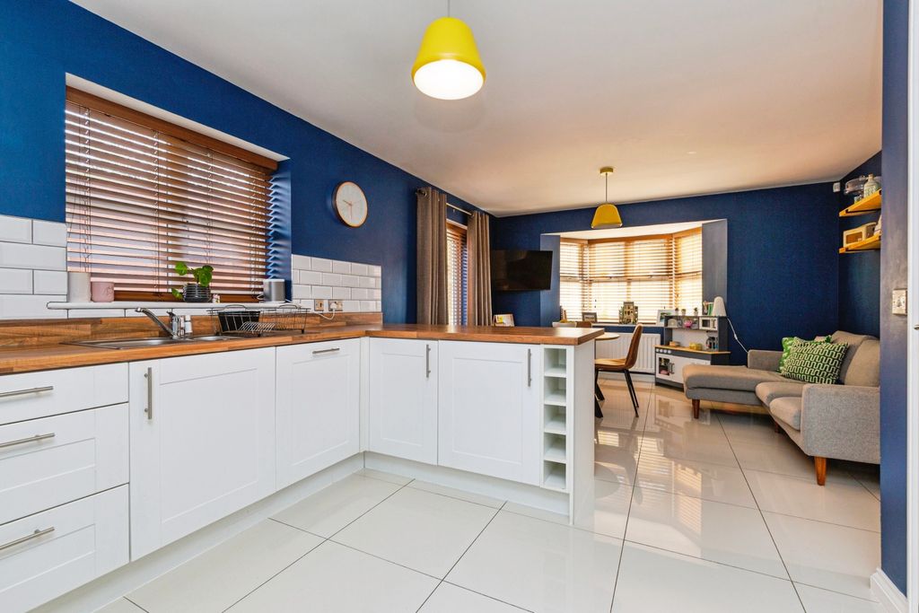 Property photo 3 of 21 Kitchen Breakfast Room