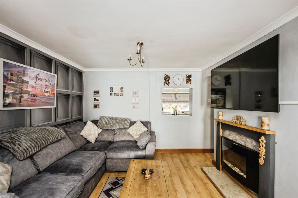 Property photo 3 of 14