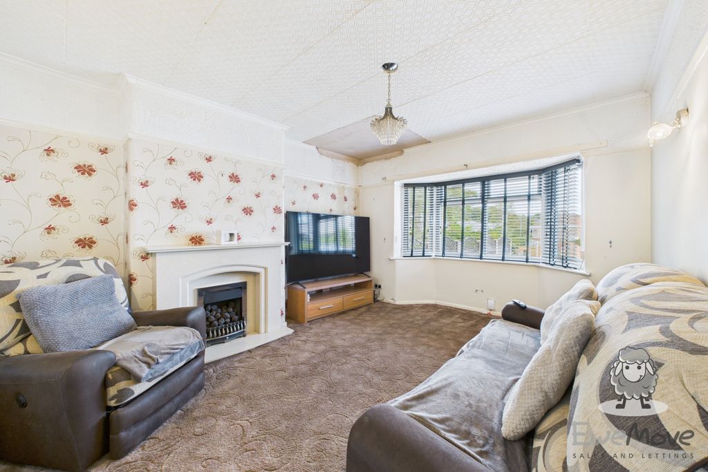 Property photo 2 of 12 4