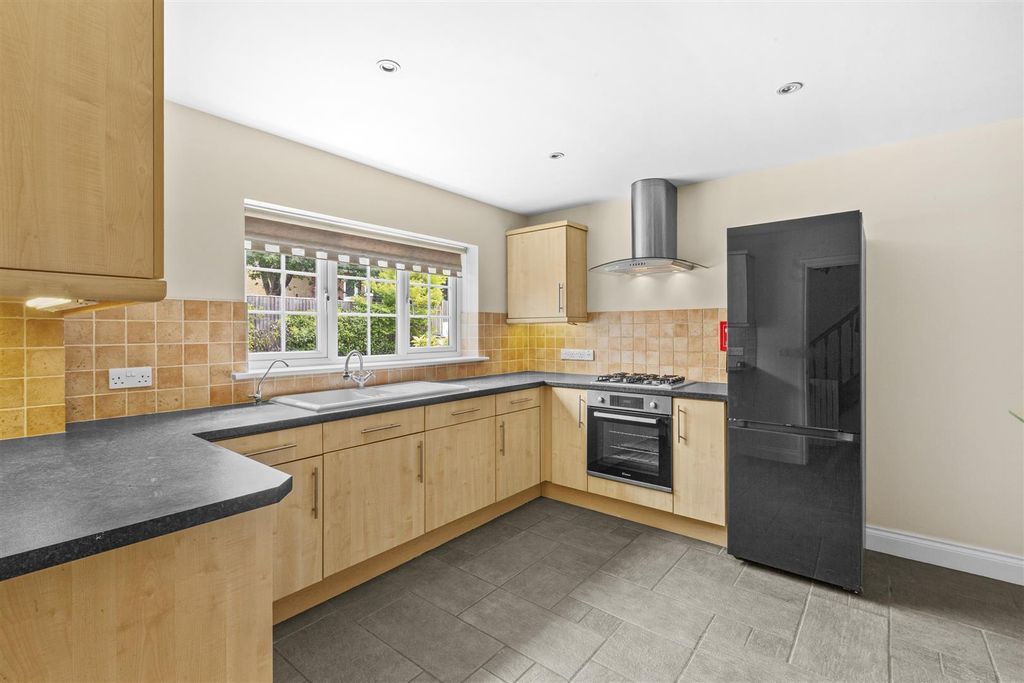 Property photo 3 of 13 Kitchen