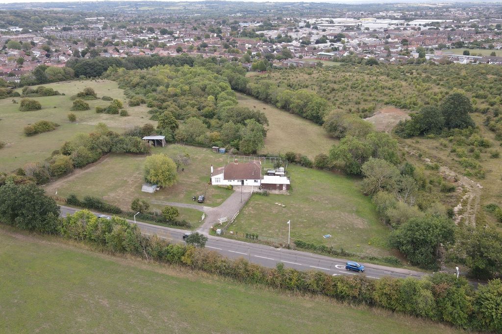 Property photo 2 of 33