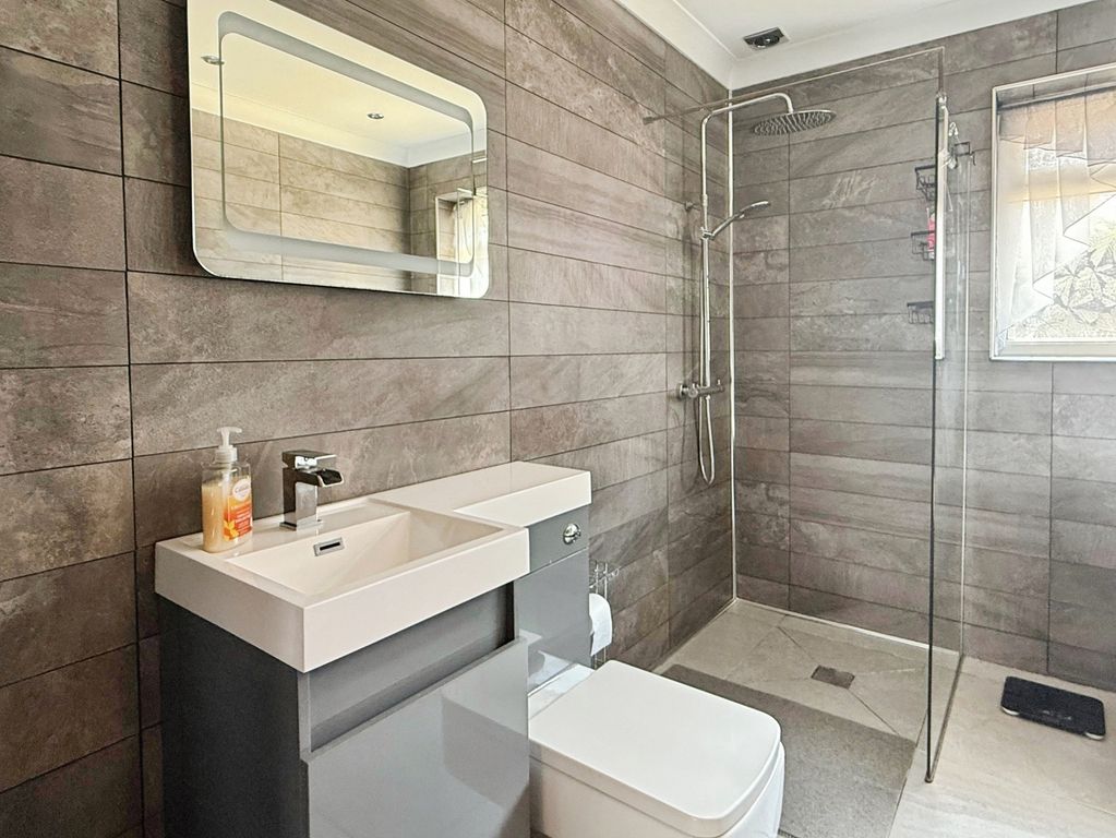 Property photo 2 of 9 2 - Bathroom