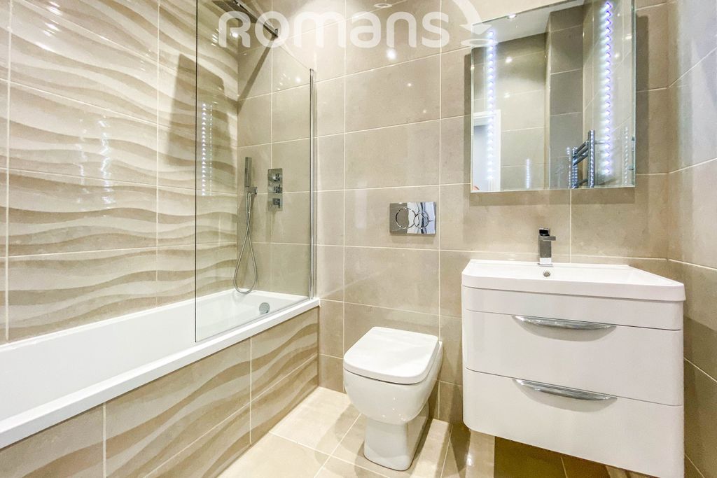 Property photo 3 of 10 Bathroom