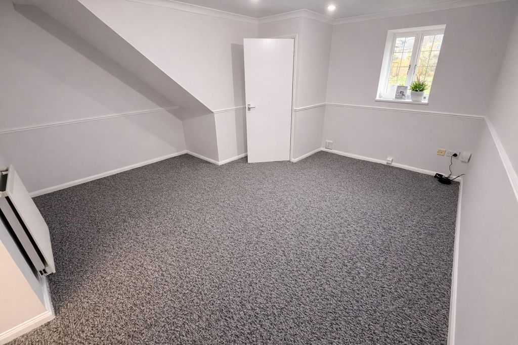 Property photo 2 of 11 Lounge.Jpg