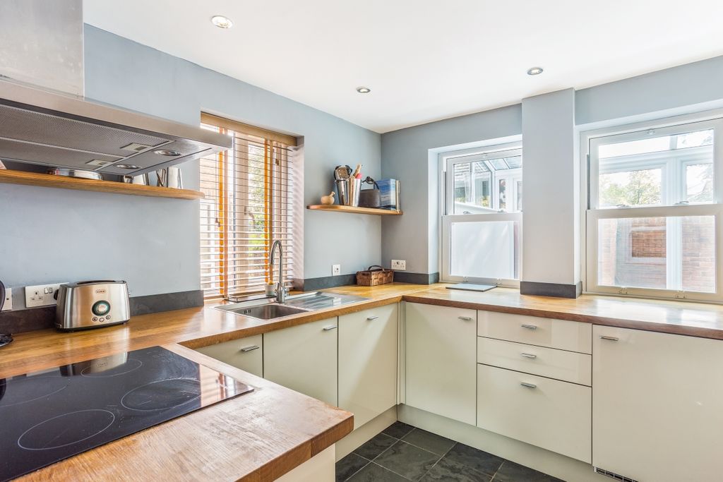 Property photo 3 of 18 Pebble Cottage 32...