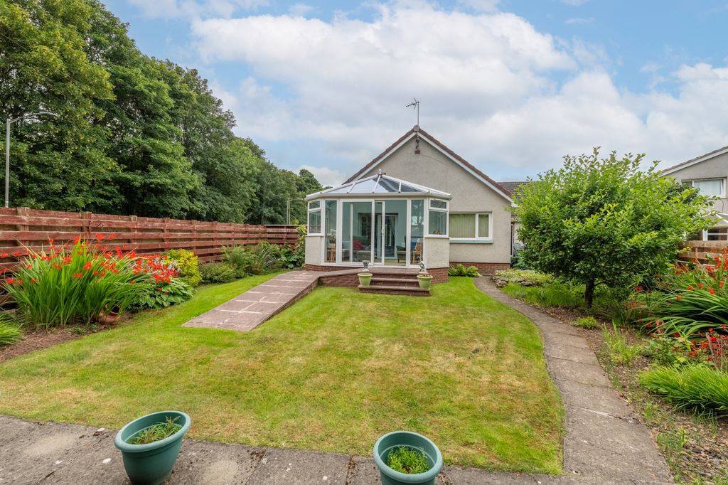 Property photo 2 of 27