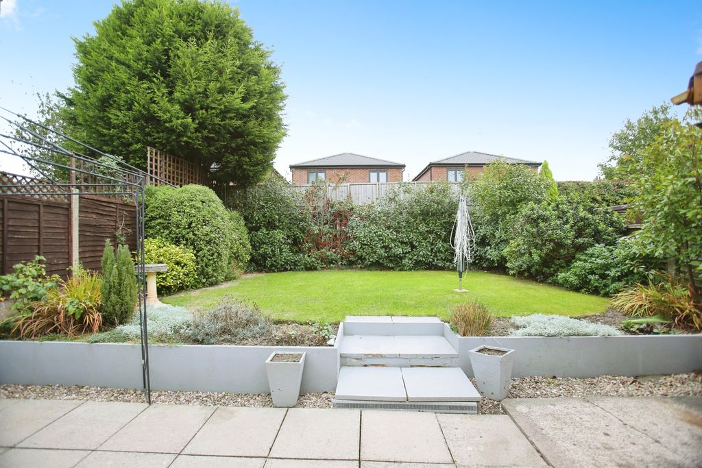 Property photo 2 of 11 Ca0A811F-593A1975