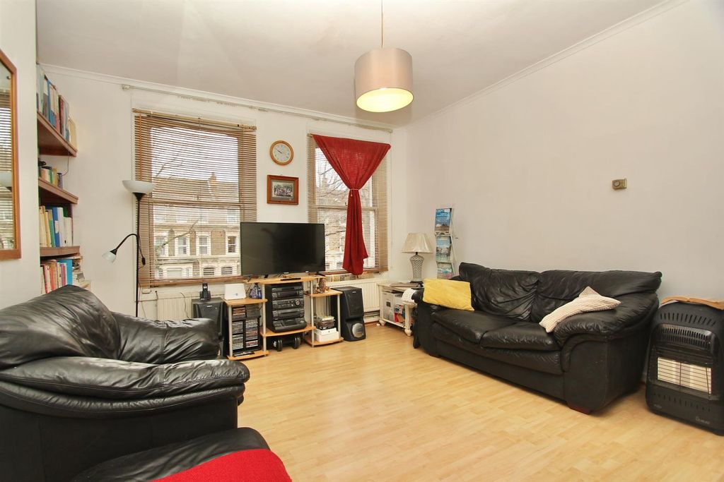 Property photo 1 of 9 Evering Road, N16