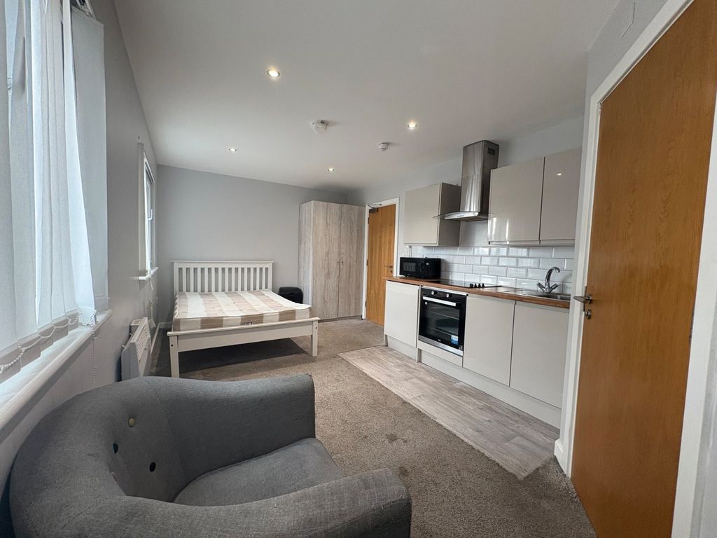 Property photo 1 of 5 Studio