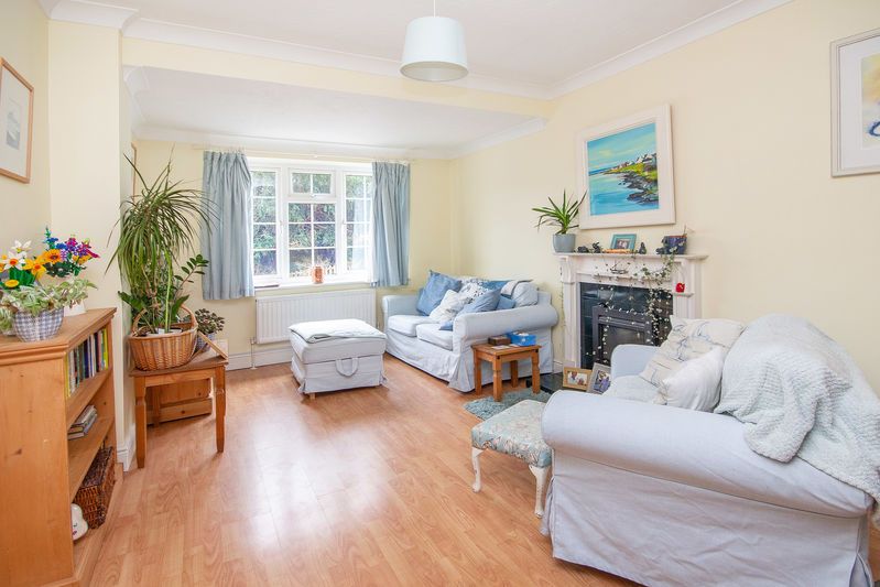 Property photo 3 of 12 Lounge