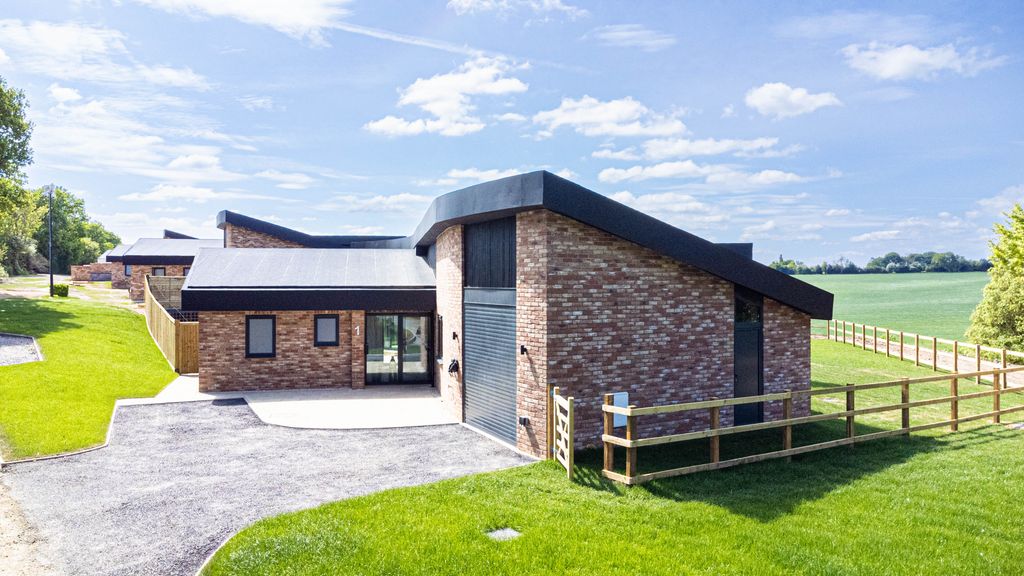 Property photo 1 of 15 Dji0696