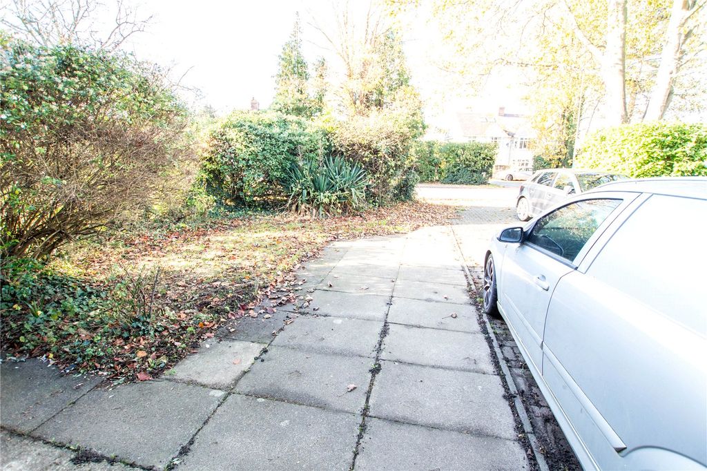 Property photo 2 of 20 Front Garden.