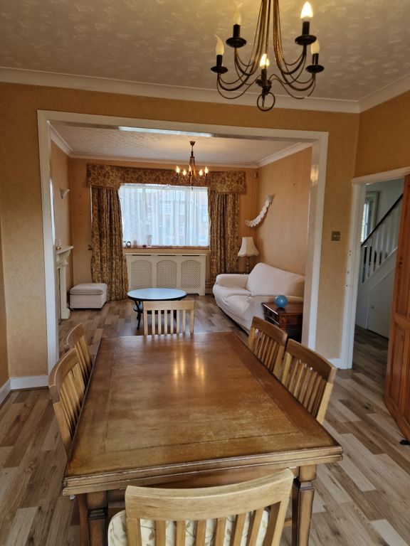 Property photo 3 of 6 Lounge