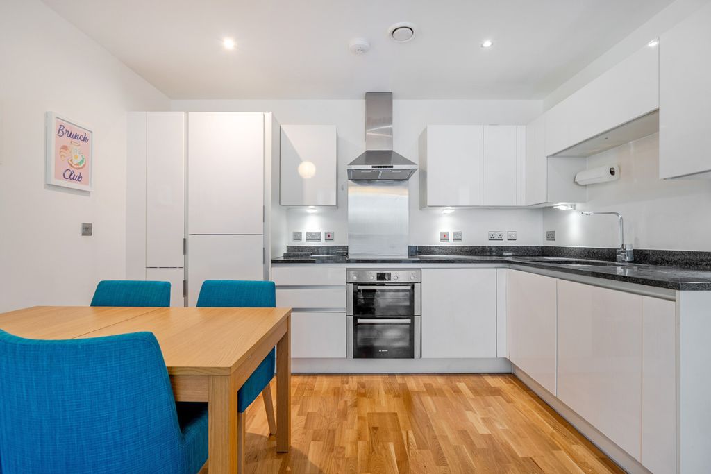 Property photo 2 of 17 1468581-10-6A1728...