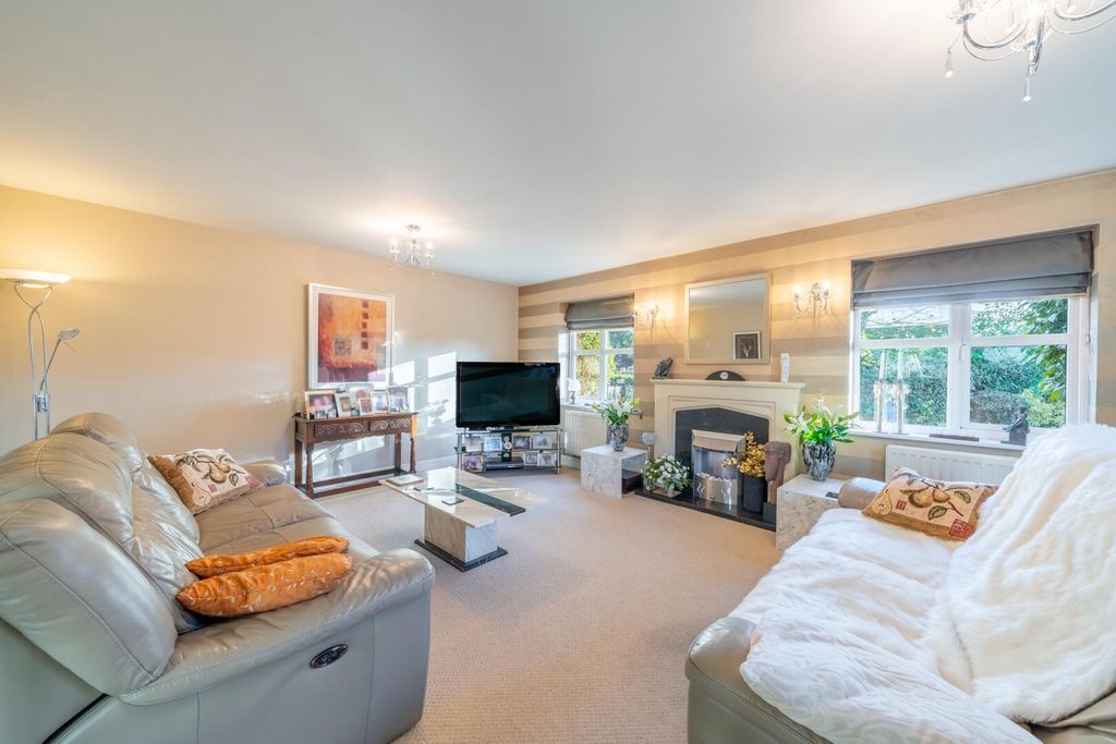 Property photo 2 of 14 Living Room