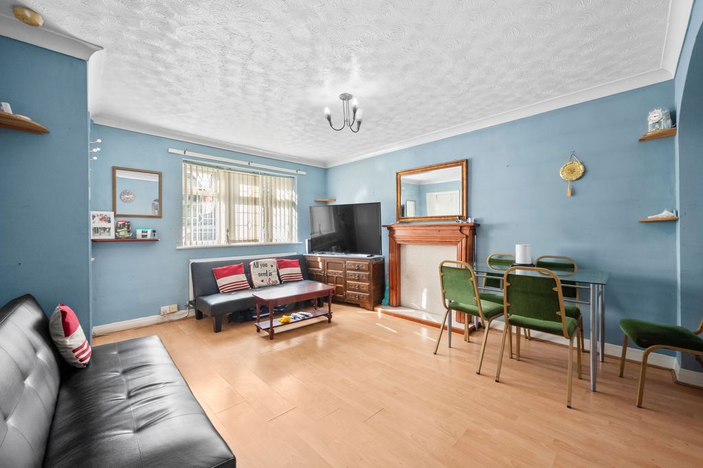 Property photo 2 of 27