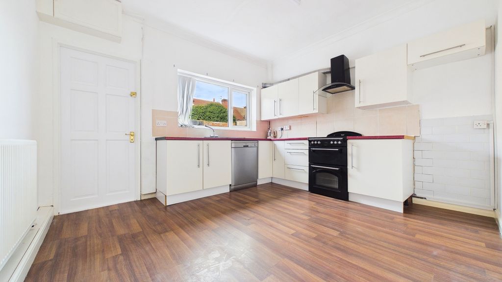 Property photo 3 of 9 Cam03669G0-Pr0055-Still006