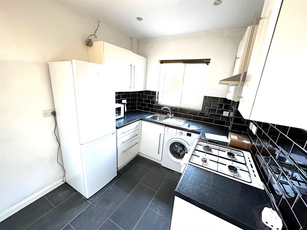 Property photo 3 of 18 Kit.Jpg