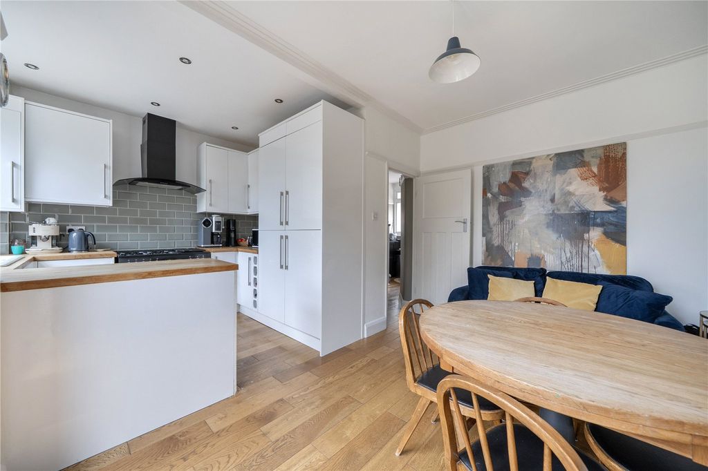 Property photo 3 of 23 Picture No. 17