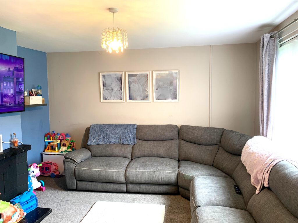 Property photo 3 of 9 c9