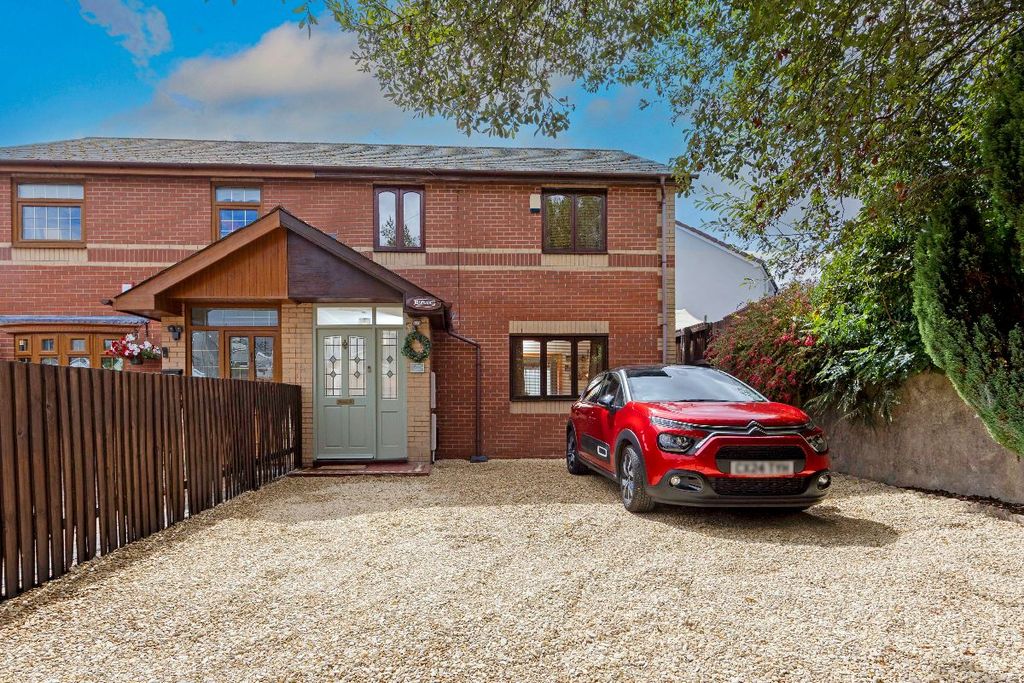 Property photo 1 of 32