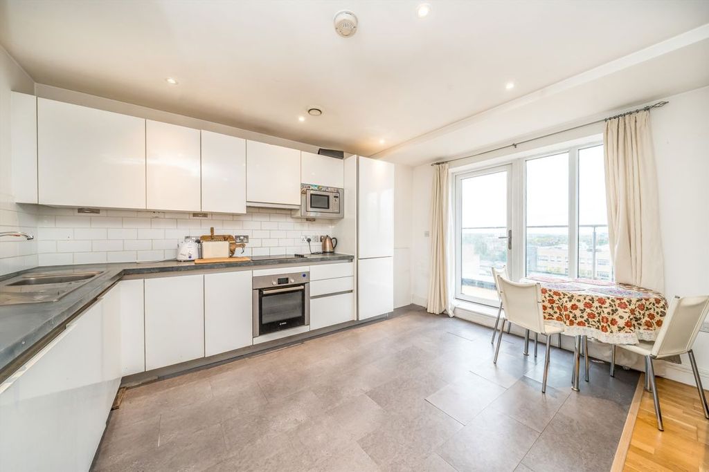 Property photo 3 of 8