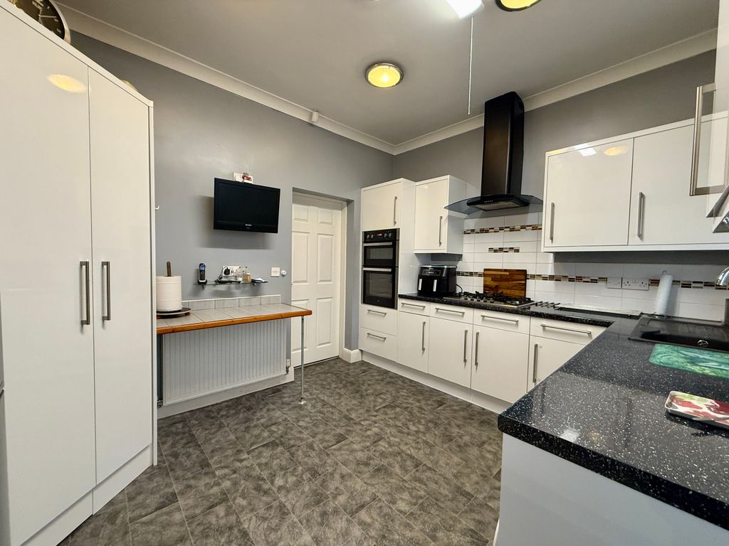 Property photo 2 of 18 Kitchen