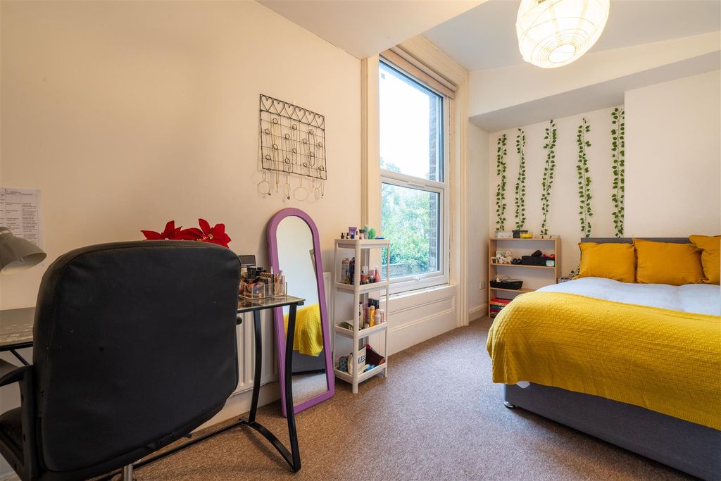 Property photo 3 of 11 Bedroom 4.Jpg