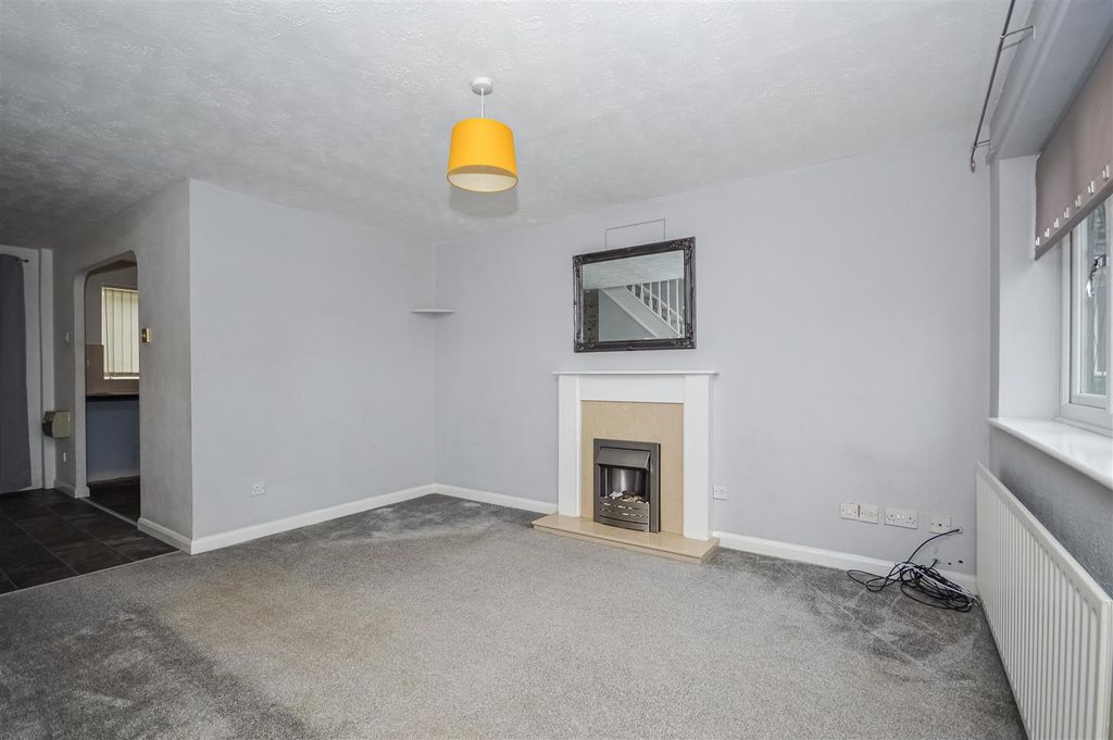 Property photo 3 of 10 Living Room
