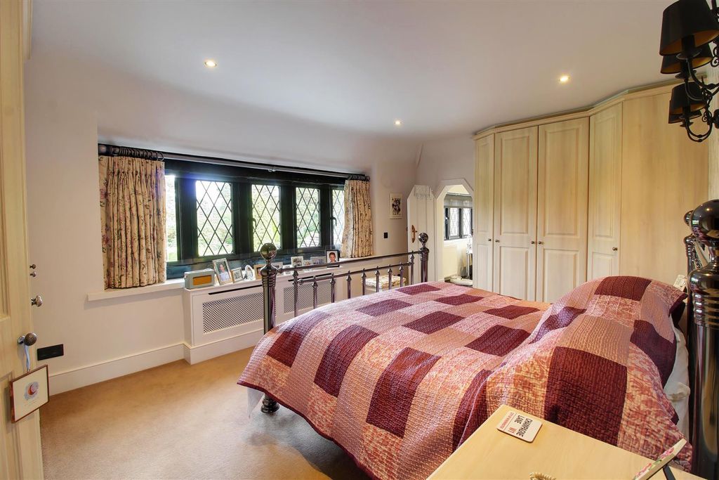 Additional image 8 of 4 bed detached house for saleBrookmans Avenue, Brookmans Park AL9
