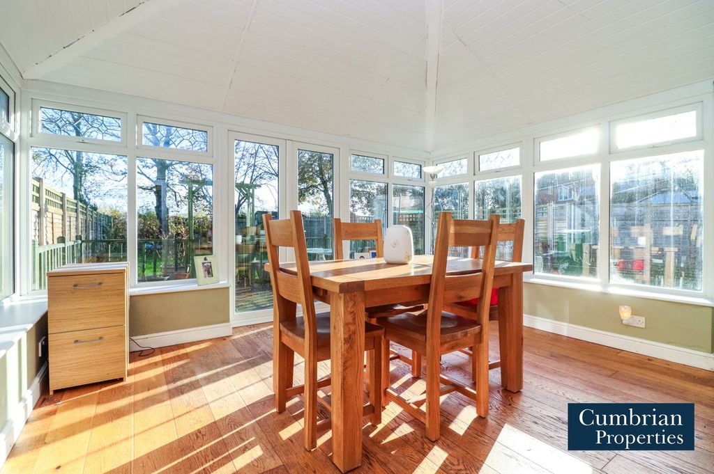 Property photo 2 of 17 Conservatory