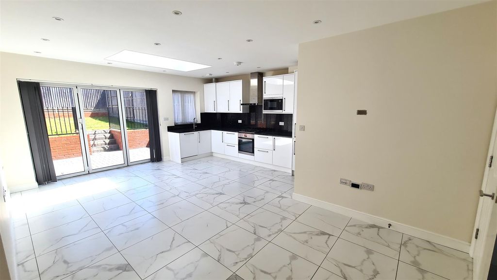 Property photo 2 of 31 Open Plan