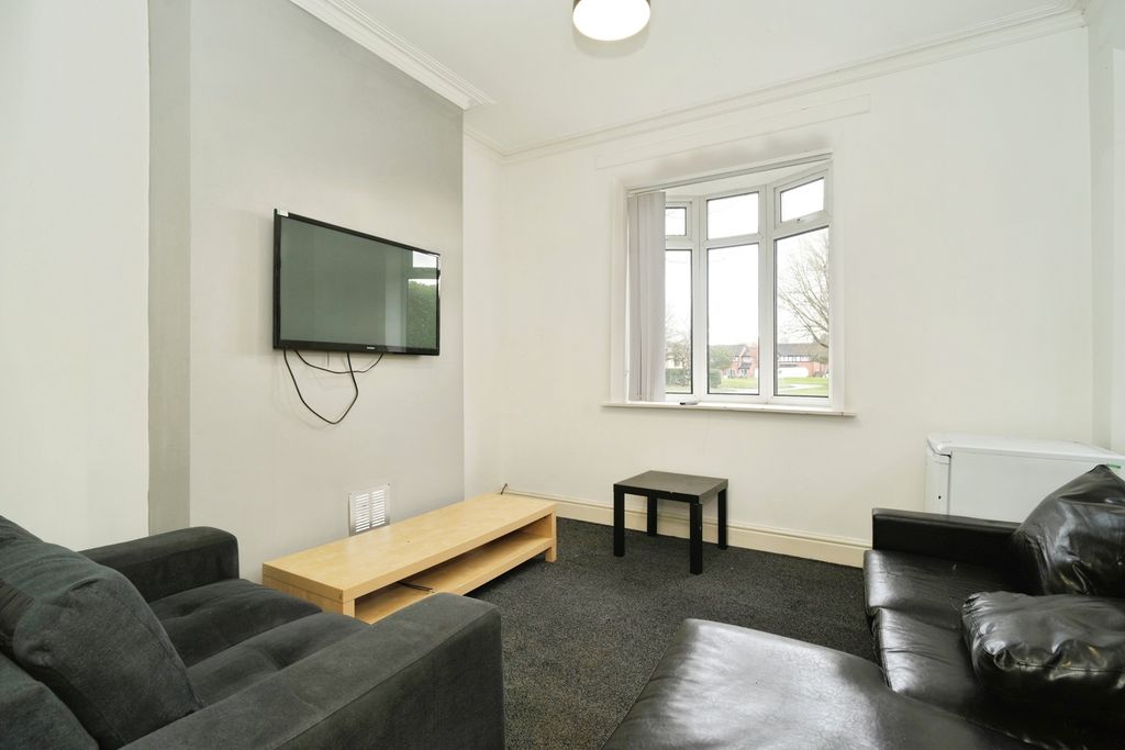 Property photo 3 of 22 Lounge