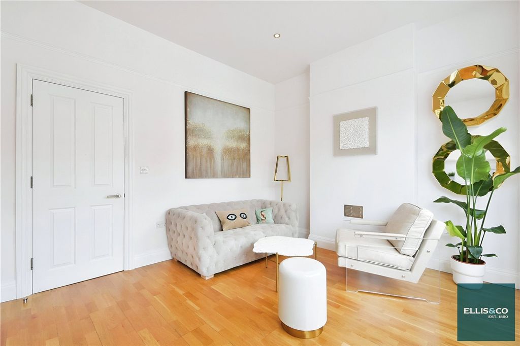 Property photo 2 of 9 Picture No. 40