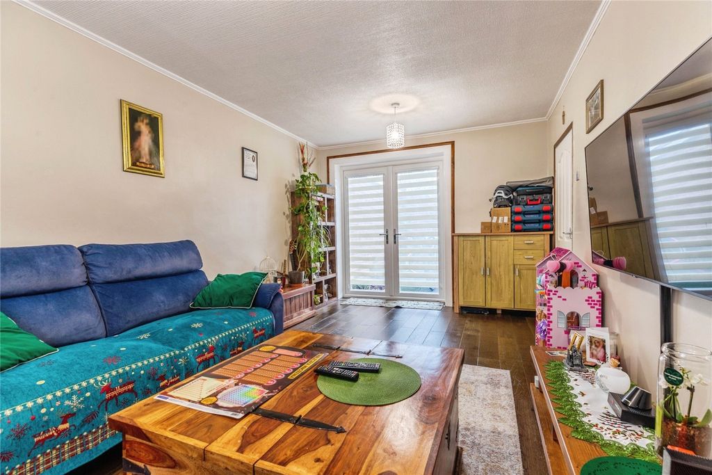 Property photo 3 of 19 Living Room