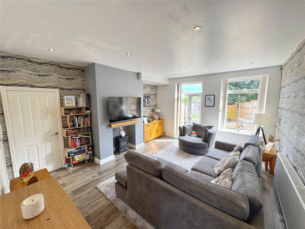 Property photo 2 of 37 Picture No. 31