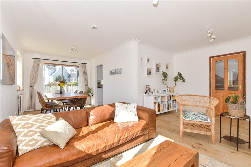 Property photo 1 of 12 Lounge