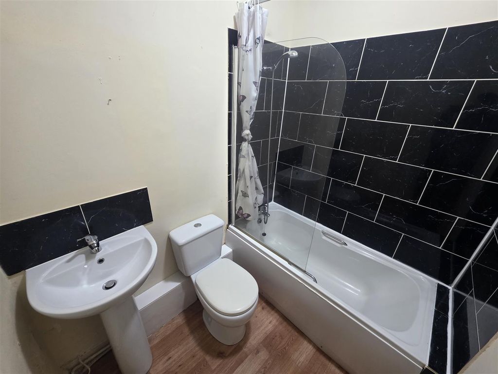 Property photo 3 of 5 1000180432.Jpg