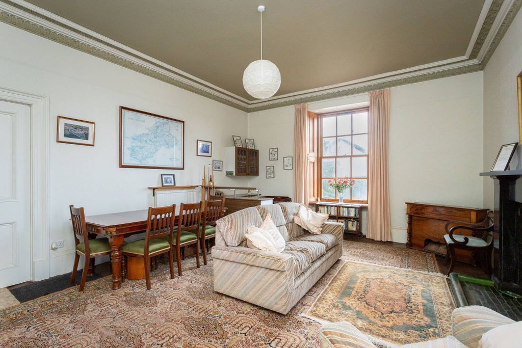 Property photo 3 of 27