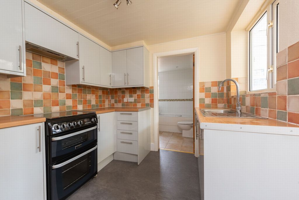 Property photo 2 of 14 Kitchen