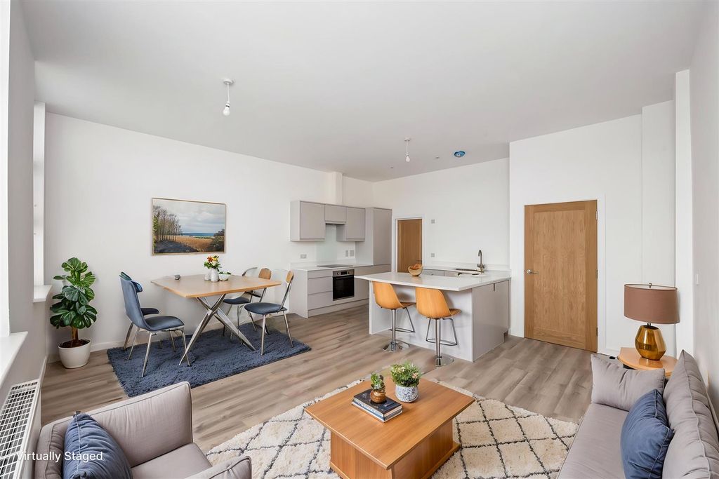 Property photo 2 of 15 Montague-Street