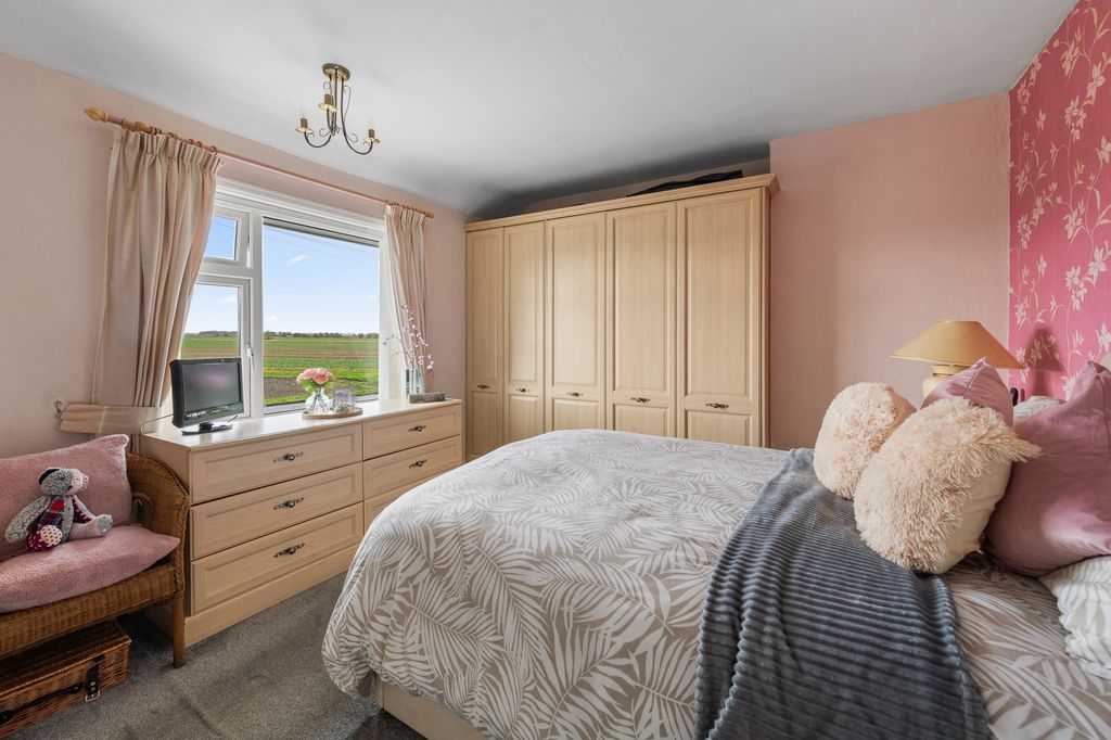 Property photo 3 of 26