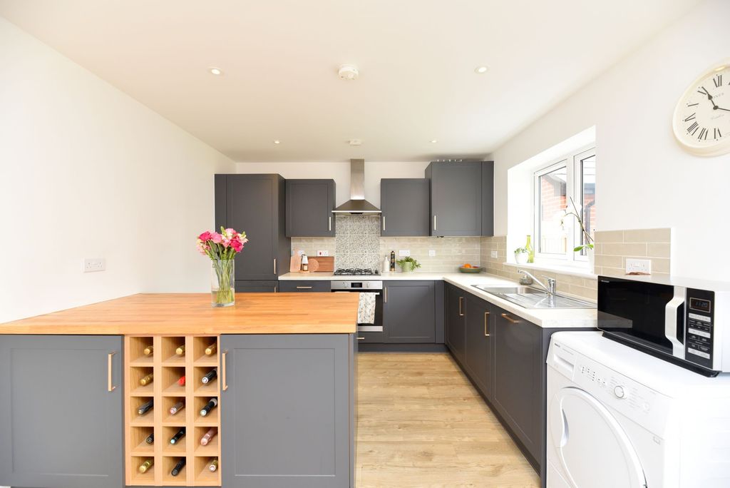 Property photo 3 of 23