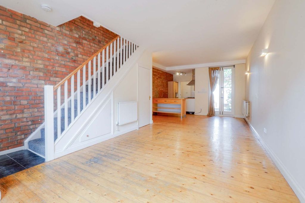 Property photo 3 of 25