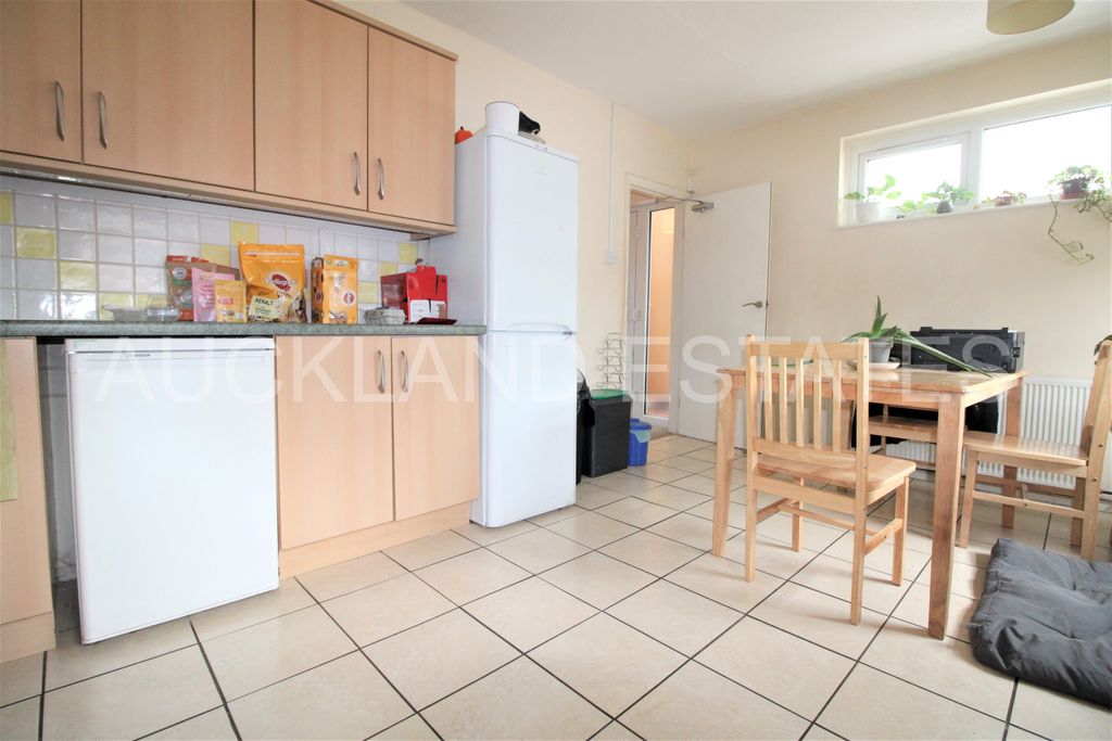 Property photo 3 of 12 Img_409_11_Original
