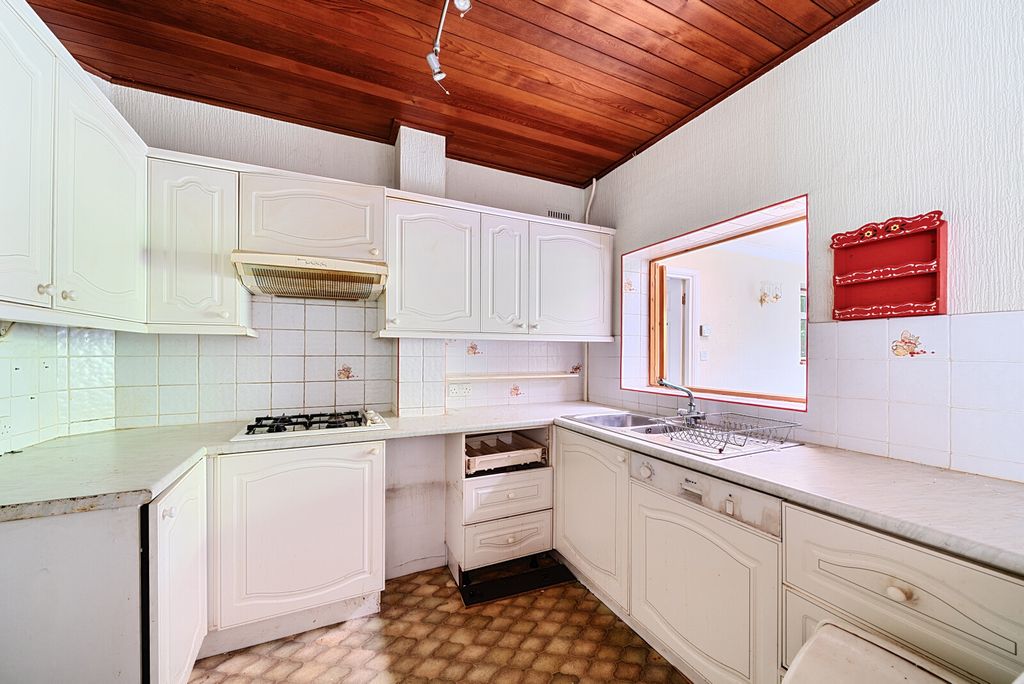 Property photo 3 of 15 1348470-7-68B9970...