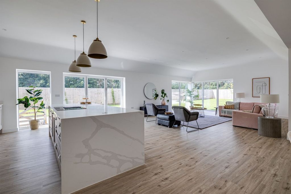 Property photo 3 of 37